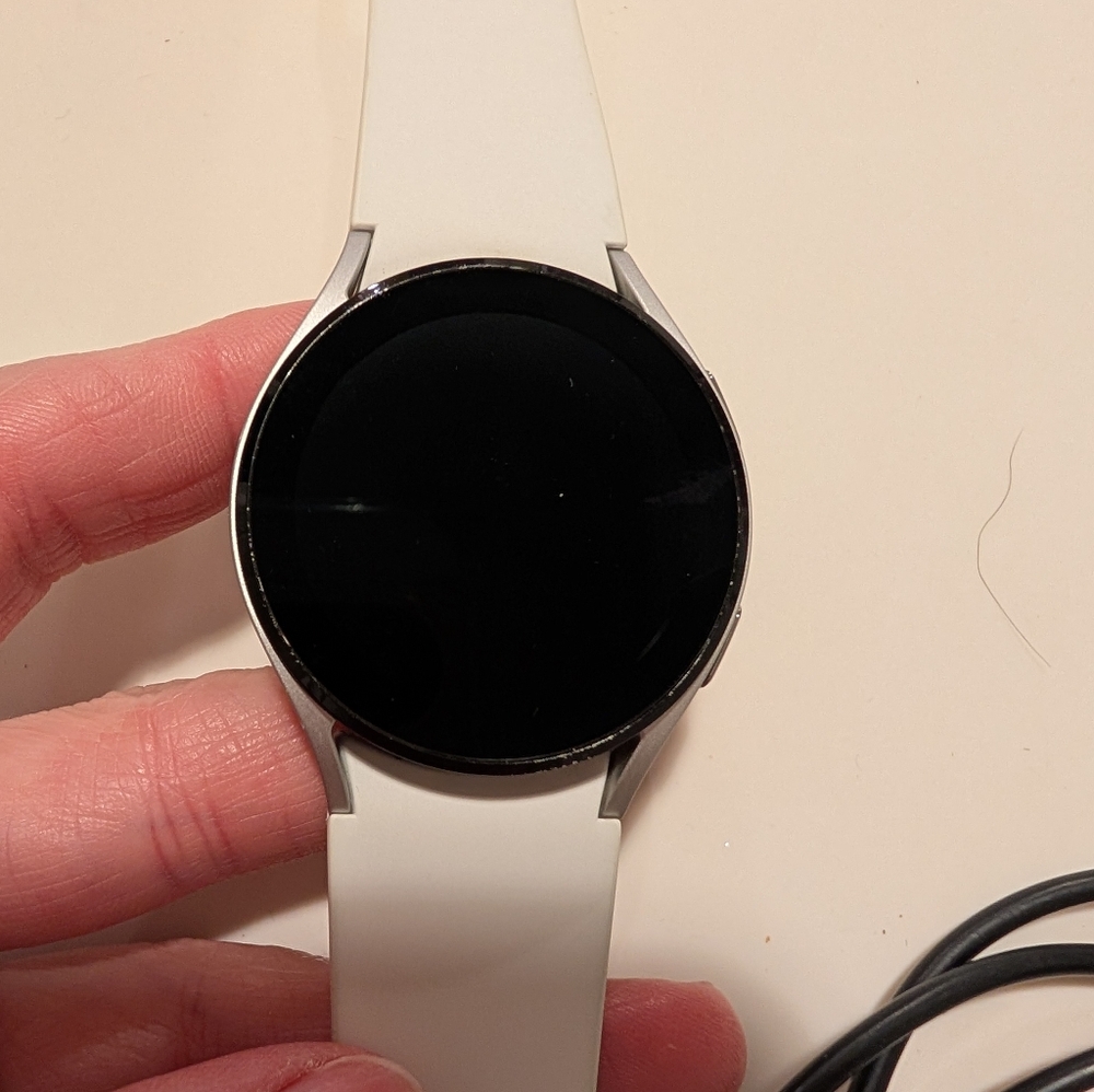 Samsung Galaxy Watch 4 40mm Face, 20mm Band, Bluetooth Smartwatch - Picture 9 of 10